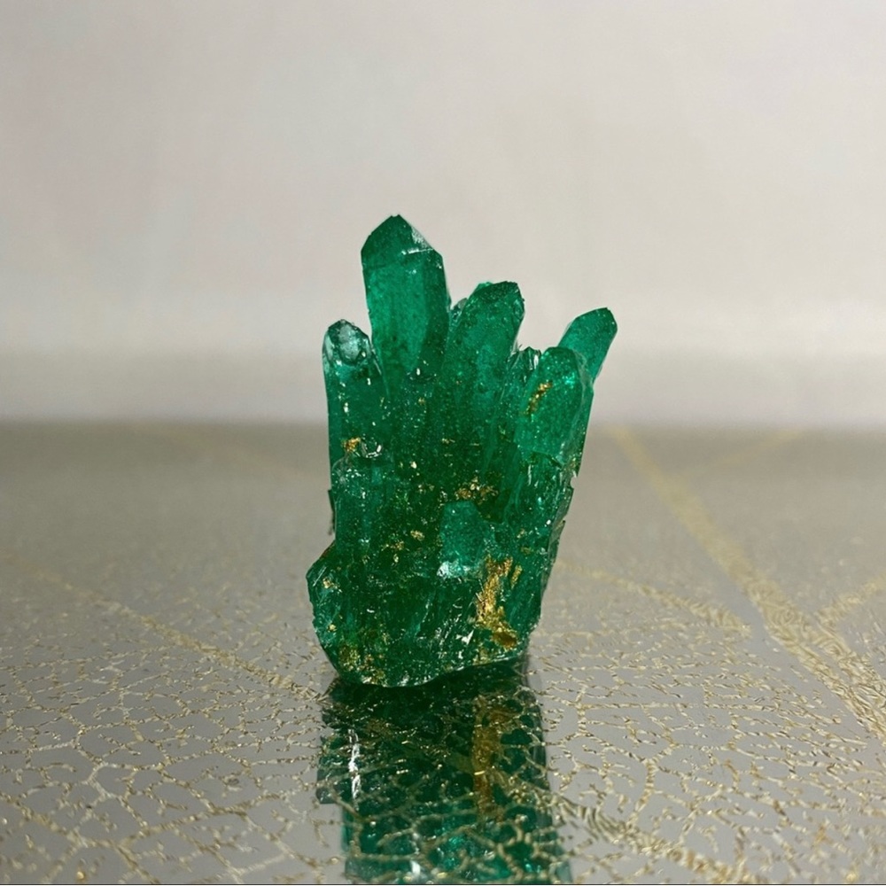 House decoration ~ Green crystal cluster with gold flakes inside 💚 - Picture 8 of 16